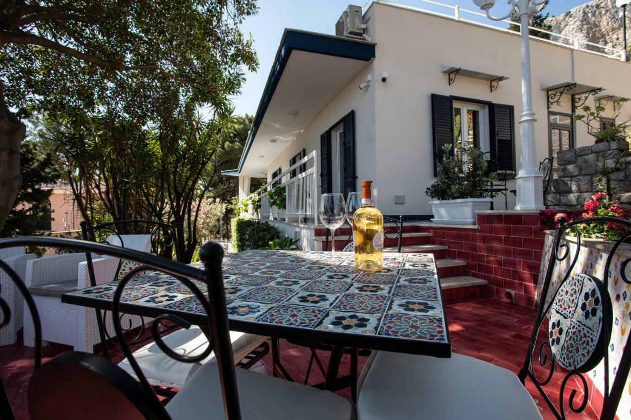 Villa Aurora Mondello Addaura Eksteriør billede